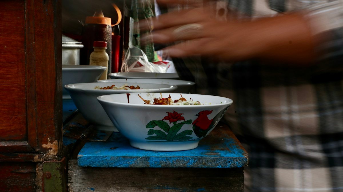 Tips Membuat Bubur Ayam Empuk Gurih Rumahan: Kuah Kental Legit, Ayam Suwir Lembut, dan Pelengkap Segar
